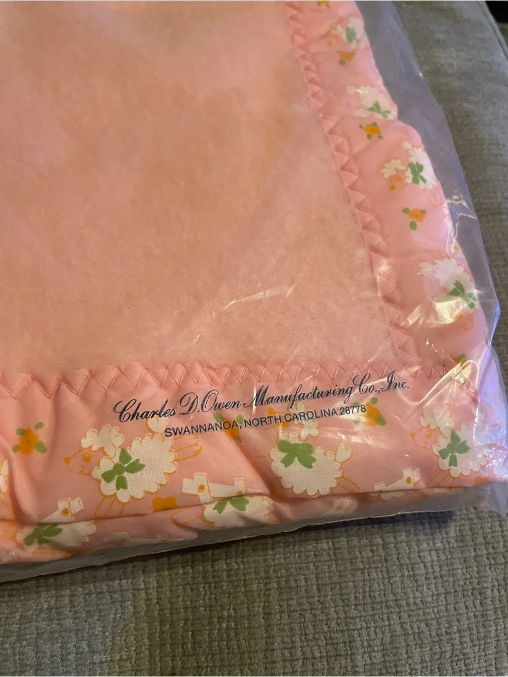 NOS Vintage Sweet Dreams Pink Acrylic Baby Blanket 40”x45” Owen Blankets